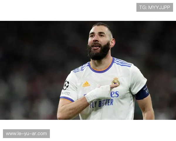 本泽马夺金球奖：法国前锋荣耀时刻回顾