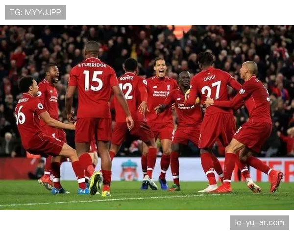 阿什利·扬老当益壮，35岁边卫再现经典助攻助球队绝杀对手