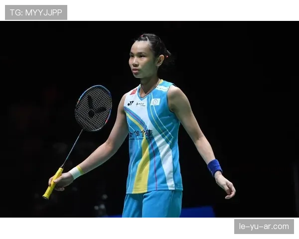 戴资颖打完比赛直接拎爱马仕去吃路边摊？